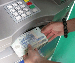 Ngơ ngác vì tiền tiết kiệm trong thẻ ATM tự “bốc hơi”