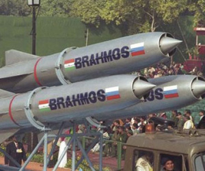 Quốc gia đầu tiên mua "sát thủ diệt hạm" BrahMos sắp lộ diện