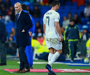 Ronaldo dính chấn thương trong chiến thắng đậm của Real Madrid