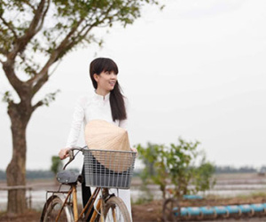 Hé lộ bản thu âm "Ngày em xa quê" chỉ để làm kỉ niệm của Ngọc Trinh