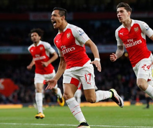Sanchez lập cú đúp đưa Arsenal lên vị trí thứ ba
