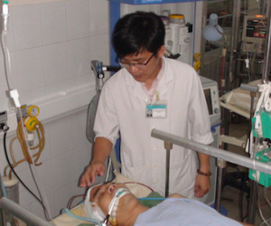 Súng nổ trên bàn nhậu, nam thanh niên nguy kịch