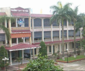 Yêu cầu hủy quyết định đình chỉ học 3 học sinh tiểu bậy