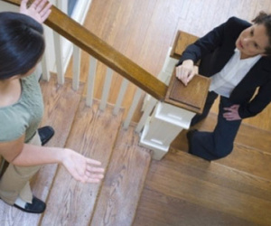 "Tao đã mất tiền cưới mày về đây, bảo gì phải nghe chứ"