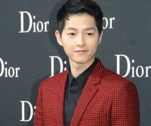 "Xin chết" trước vẻ lịch lãm của Song Joong Ki tại show diễn Dior