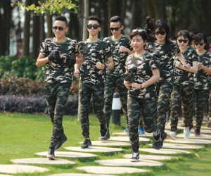 Ảnh kỷ yếu "Hậu duệ mặt trời" của teen Lương Thế Vinh