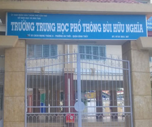 Nam sinh rơi từ lầu 3 trong giờ ra chơi