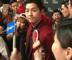 Song Joong Ki ở Hong Kong: Fan cuồng, đồng nghiệp khó chịu