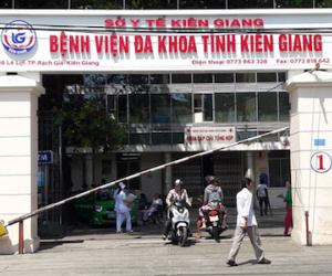 Chém nhau đứt ngón tay, vào viện được xếp nằm cạnh