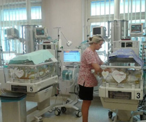 Mẹ qua đời vẫn nuôi sống con trong bụng thêm 2 tháng