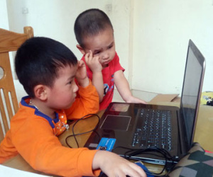 Nguy cơ “mất” con vì... điện thoại, máy tính