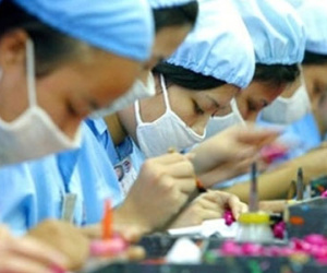 Tại sao 16 người Việt làm việc mới bằng một người Singapore