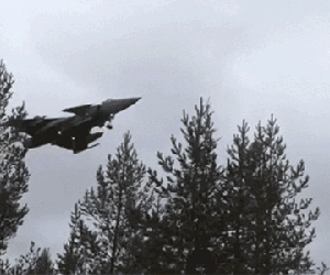 Việt Nam quan tâm tiêm kích Gripen có thể hạ cánh trên đường bộ