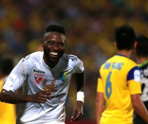 Vượt Công Vinh, Hoàng Vũ Samson trở thành chân sút số 1 lịch sử V.League