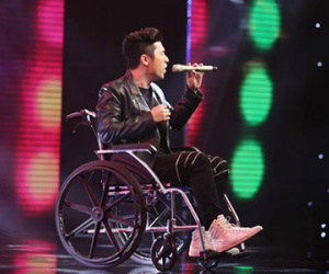 Yanbi bị gãy xương đùi vẫn diễn hết mình tại X-Factor