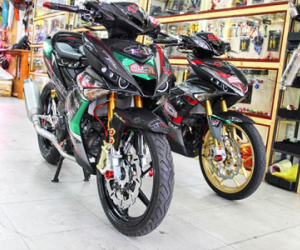 Hai chiếc Exciter độ dàn áo sợi carbon ở Sài Gòn