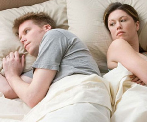 Mỗi lần chủ động "gần gũi" với chồng tôi lại bị anh mắng là "đồ đàn bà hư hỏng"