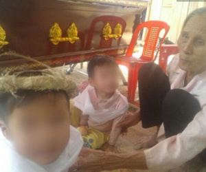 Xót lòng nhìn 2 con thơ tiễn biệt người cha tử vong do mìn tự chế