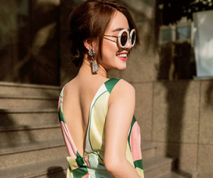 Bạn gái Trường Giang sành điệu xuống phố mặc "tình địch" dằn mặt