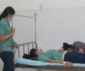 Hàng chục công nhân nhập viện nghi do ngộ độc thực phẩm