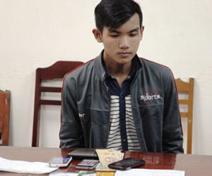 Quay lén 40 clip nóng trong phòng tắm, tống tiền 17 nữ sinh