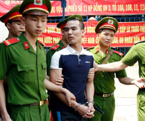 Nói có bạn trai mới, bị chồng đâm chết tại chỗ