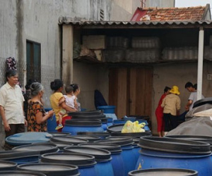 Sợ cá chết, người Quảng Bình đổ xô mua mắm muối dự trữ