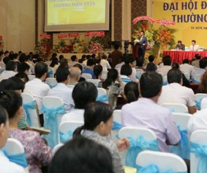Cổ đông nườm nượp đi đại hội để…thở dài
