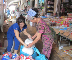 Quảng Trị: Dân đổ xô đi mua muối, mắm dự trữ