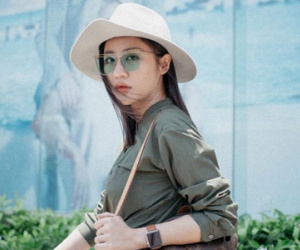 Văn Mai Hương tươi rói dạo phố