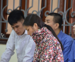 Xét xử Dũng "mặt sắt" và đàn em: Vợ ông trùm quanh co chối tội