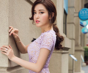 Á hậu Huyền My gợi cảm với đầm trễ vai trên phố