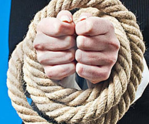 Bà lão bị cháu nội trói, cướp két tiền