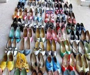 Lấy trộm gần 160 đôi giày nữ vì thích ngửi... mùi