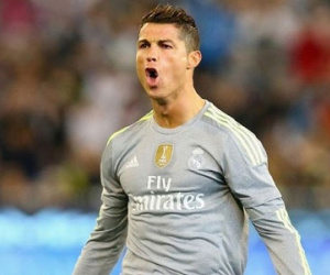 Ronaldo dẫn đầu cuộc bầu chọn Cầu thủ xuất sắc nhất Champions League