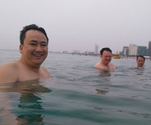 Lãnh đạo Đà Nẵng tắm biển