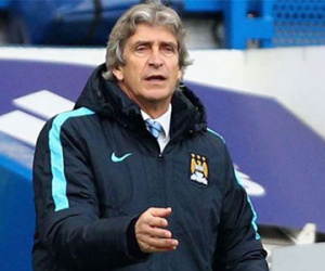 Pellegrini cáu vì Man City phải đá muộn tại Ngoại hạng Anh