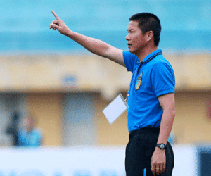 Á quân V-League nối dài mạch thắng, bứt khỏi khu vực nguy hiểm