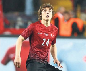 Giới thiệu thần đồng Euro 2016: Caglar Soyuncu (ĐT Thổ Nhĩ Kỳ)