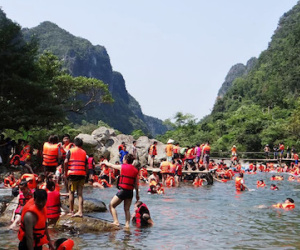 Phong Nha - Kẻ Bàng kẹt cứng khách du lịch