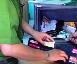Cảnh sát nổ 6 phát súng bắt 2 kẻ trộm két sắt