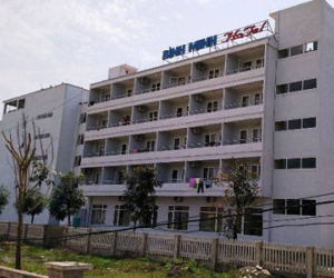 Đi tắm biển, điện thoại, tiền mặt ở khách sạn "bốc hơi" hết