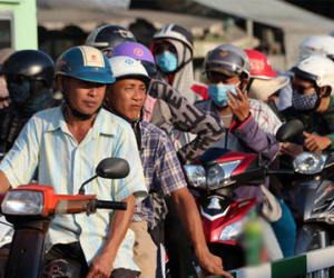 Người dân ùn ùn trở lại Sài Gòn sau lễ