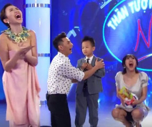Văn Mai Hương nói về vụ "ngồi xổm" trên sóng truyền hình
