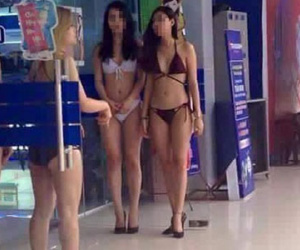 Báo châu Á xôn xao vụ mẫu Việt mặc bikini PR siêu thị