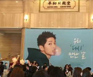 Bao trọn khách sạn để có cơ hội gặp Đại úy Yoo Shi Jin của "Hậu duệ mặt trời"