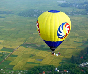 Bay khinh khí cầu giá 6 triệu đồng ngắm kinh thành Huế