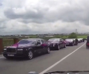 Cả trăm chiếc Rolls-Royce và Mercedes đi "đám cưới nơi làng quê"