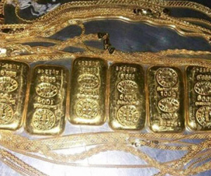 Chuyển lậu 6 thanh vàng trong trực tràng