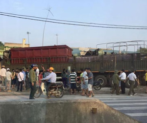 Ôtô đâm chết người phụ nữ ở trong nhà